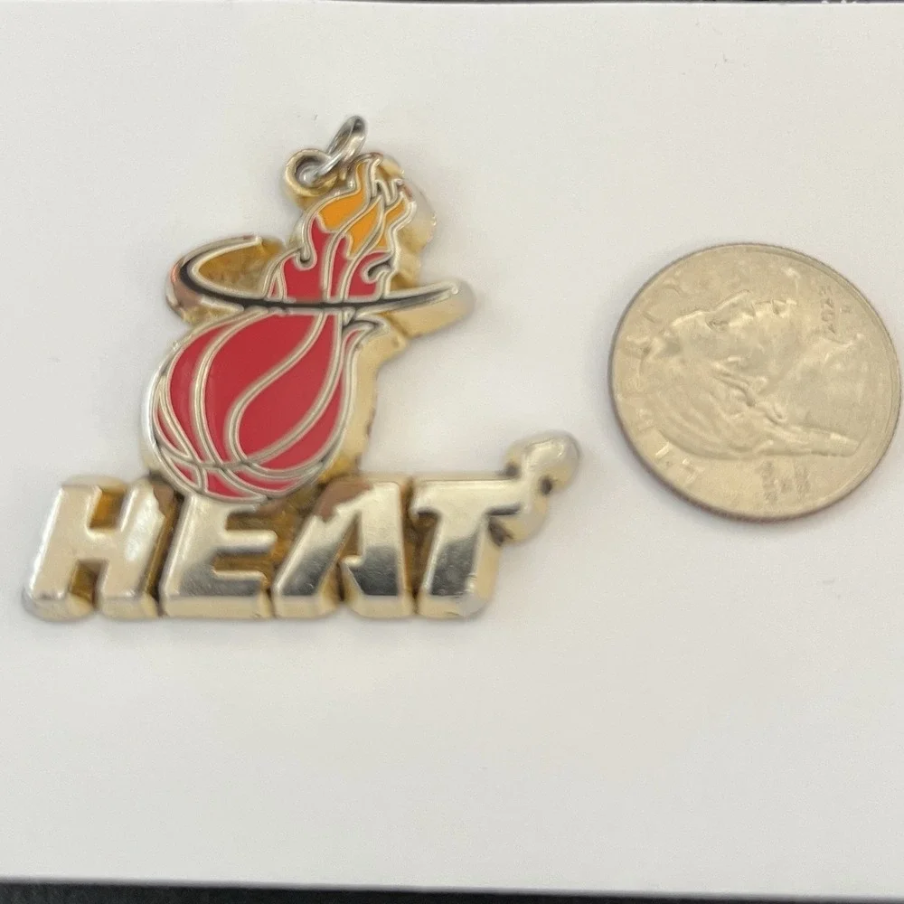Miami Heat NBA Team Logo Medallion Keychain Keyring Aminco Gold Tone Charm Gift